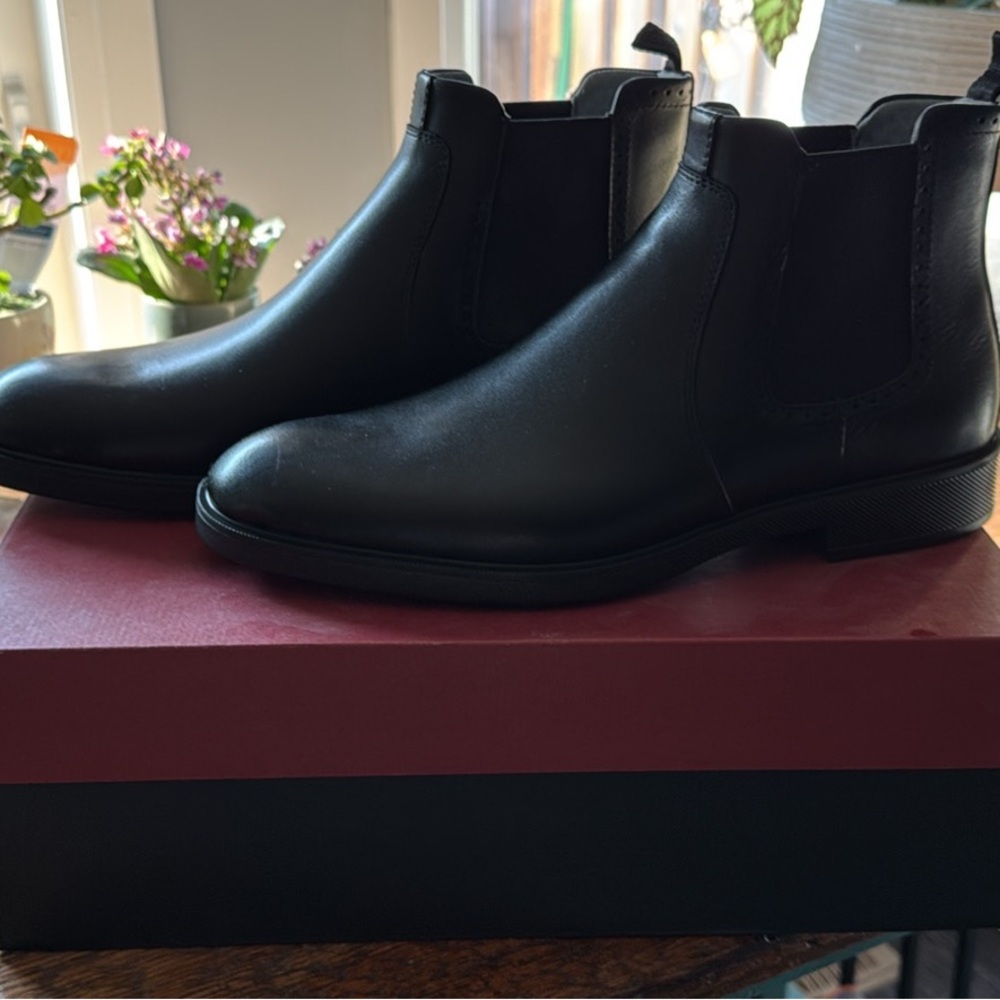 Johnston & Murphy Classic Black Leather Boots